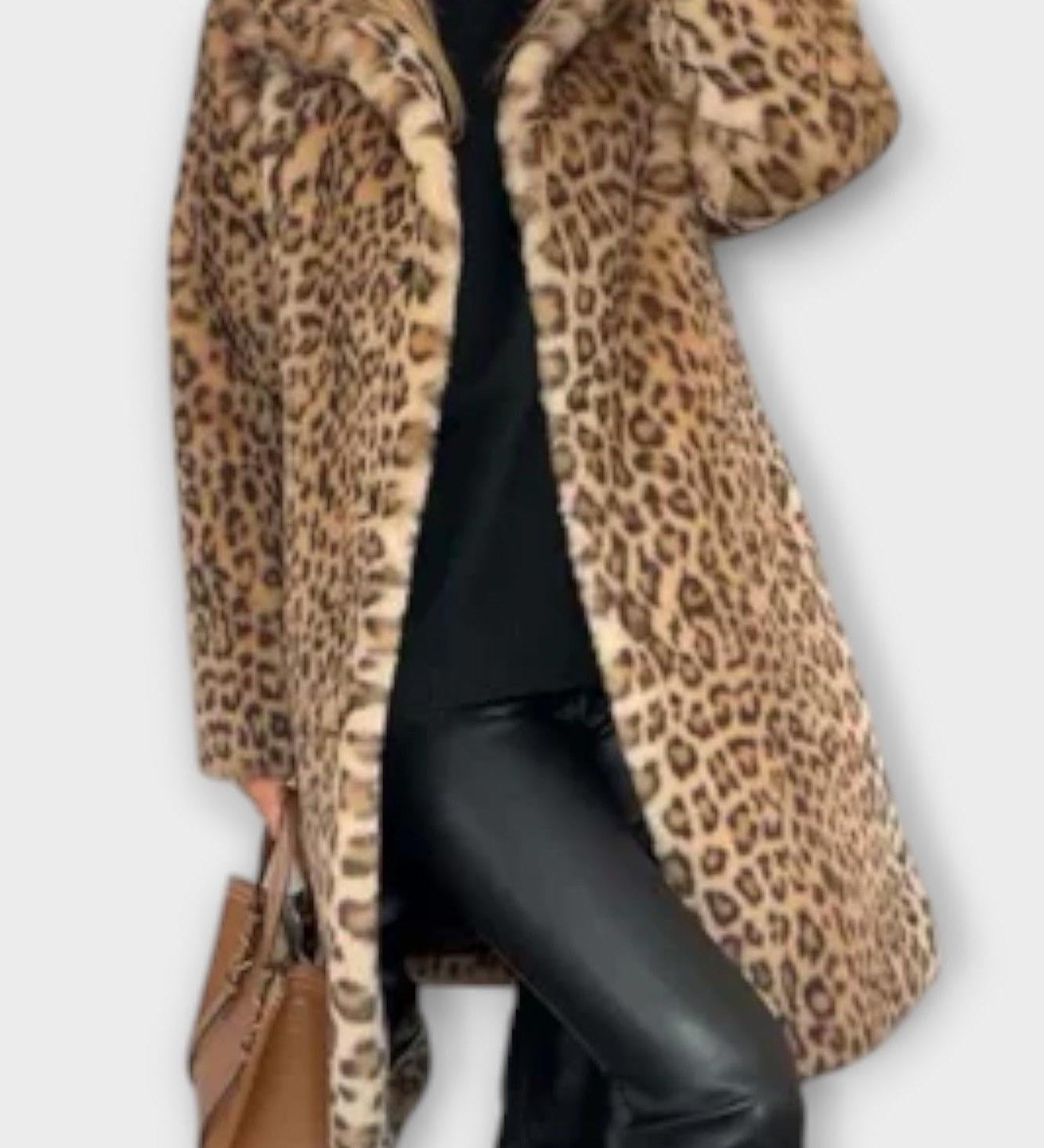 Lav | Leoparda mētelis