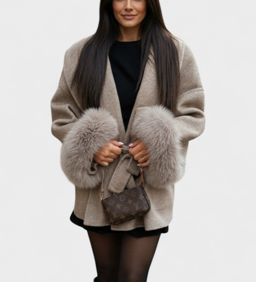 Dagmar™ | Elegants mētelis ar eko kažokādu